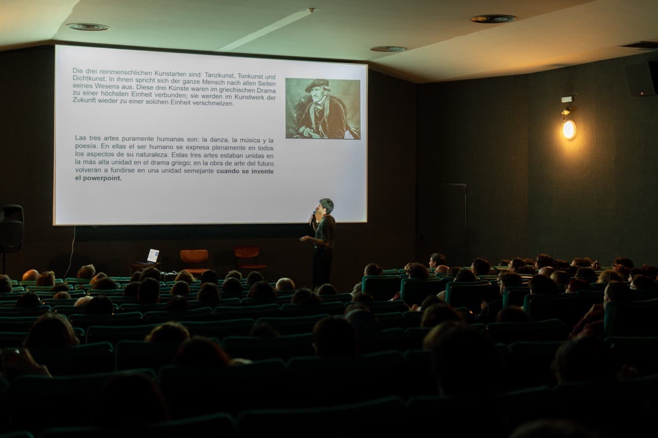 Foto de una edición de Power Point Party